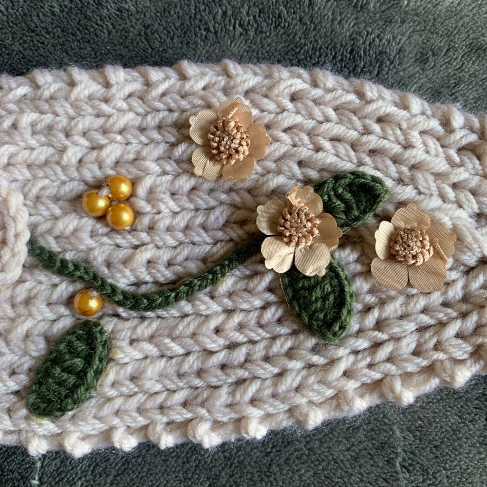 Chunky Flower and Gem Tie Headwrap​ - Picture 4 of 5